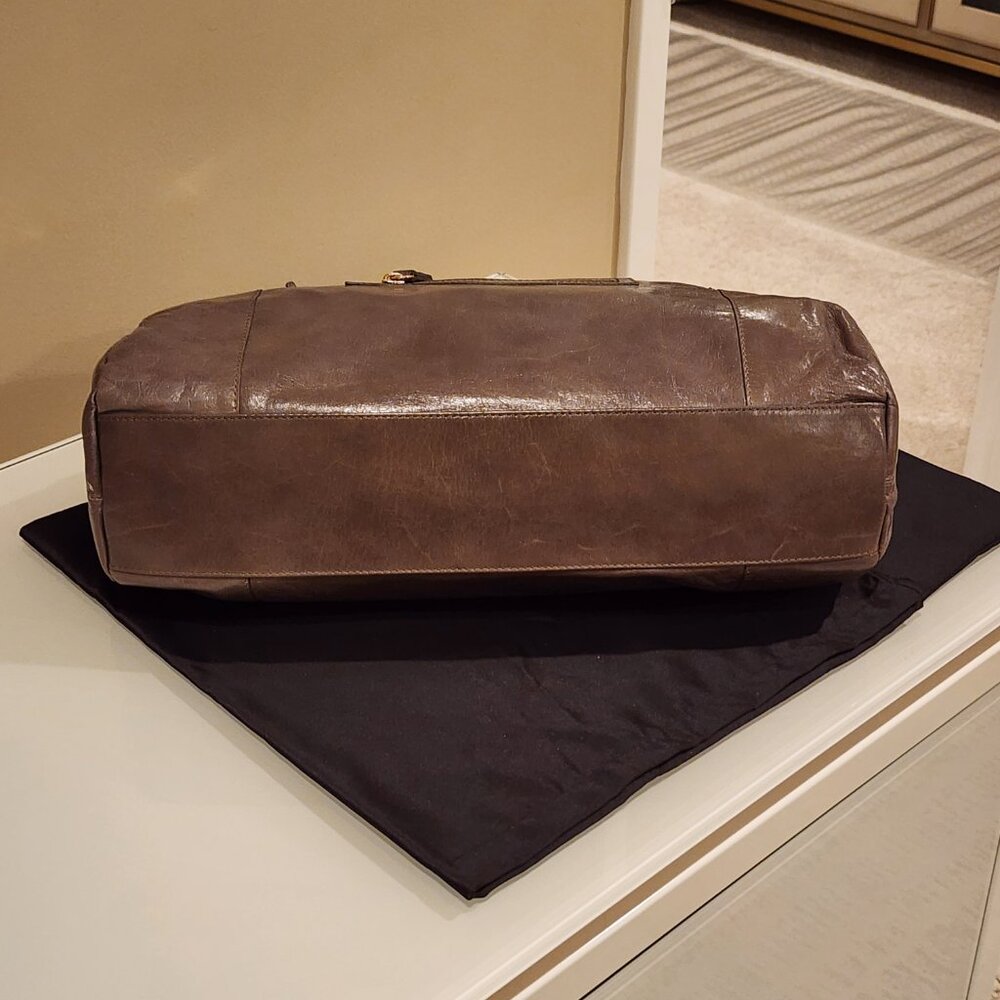 Brand New!! BEVINI: Italian Light Weight Dove Gray Leather bag - Picture 4 of 16